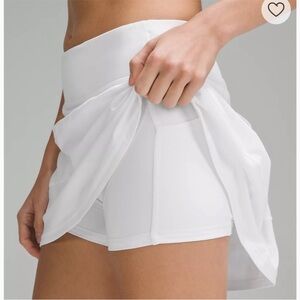 Lululemon- Pace Rival Mini- Shorts & Rubber Non-Slide Grippy Strips-Sz 12- White